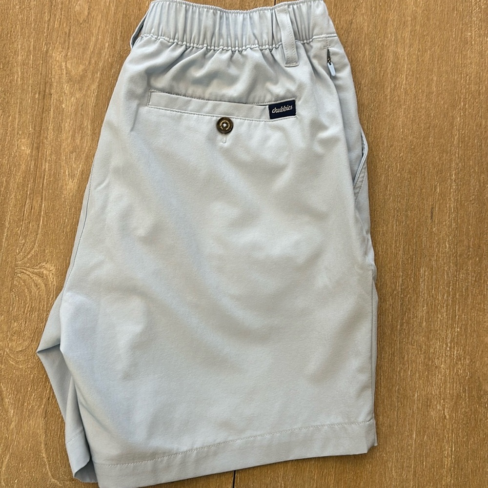 Chubbies men’s 6” shirts light blue size medium